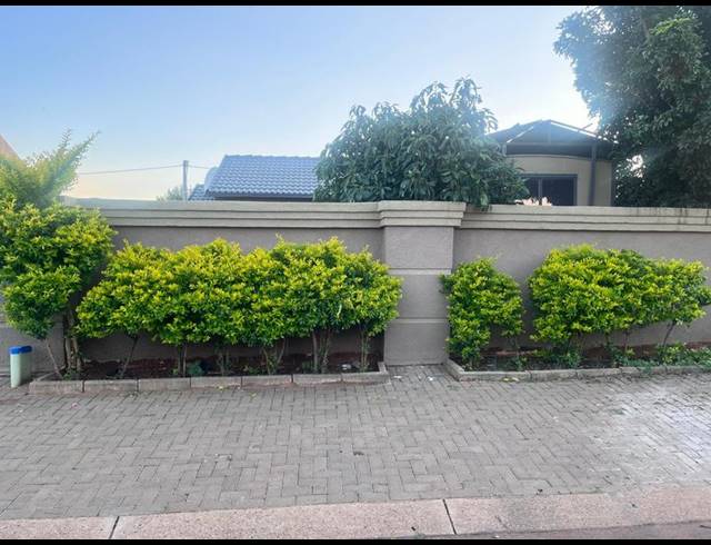 2 BEDROOM HOUSE FOR SALE IN CLAYVILLE